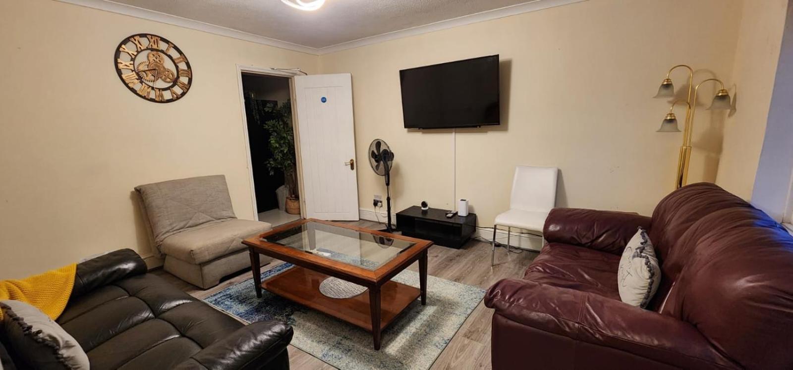 6 Bedroom Spacious Villa, Free Parking Byfleet Zewnętrze zdjęcie